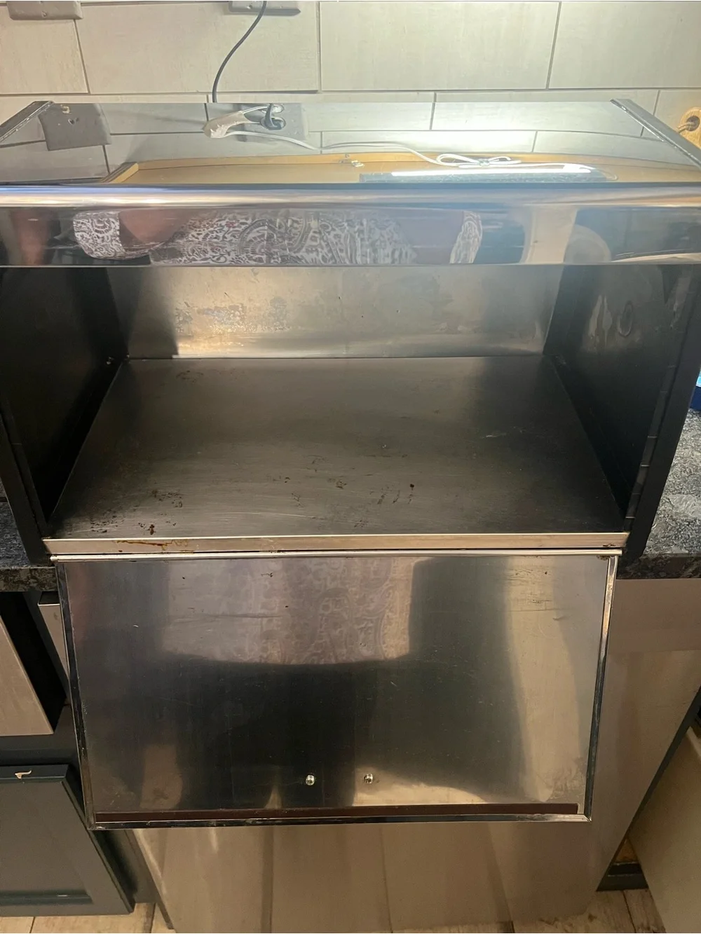 ELECTRIC BRISKER “Crisper” Stainless Steel. Preserves flavors. Keep food crisp